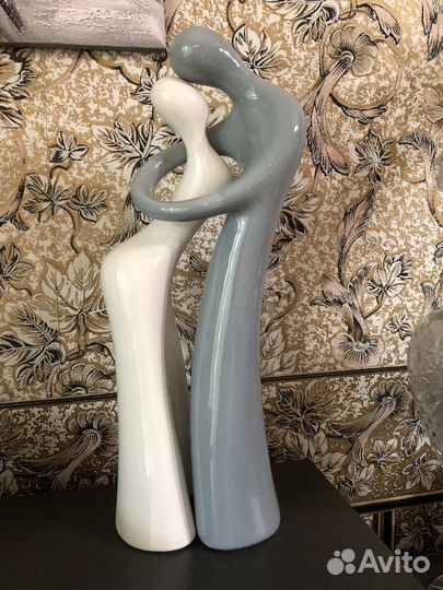 Фарфоровая статуэтка Влюбленная пара