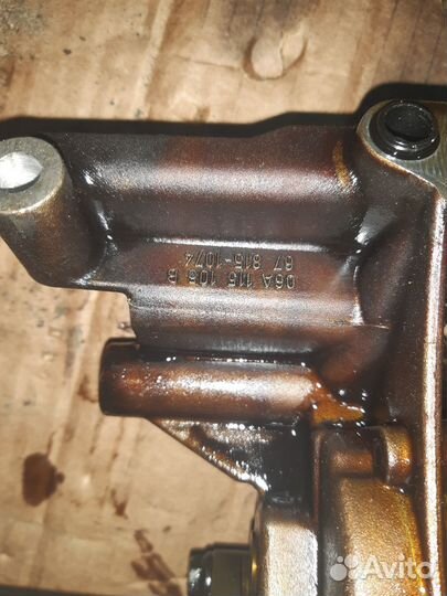 Насос масляный VW Golf 4 06A115105B