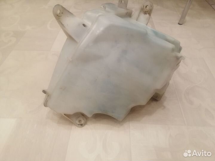 Бачок стеклоомывателя Toyota Hilux Surf 185