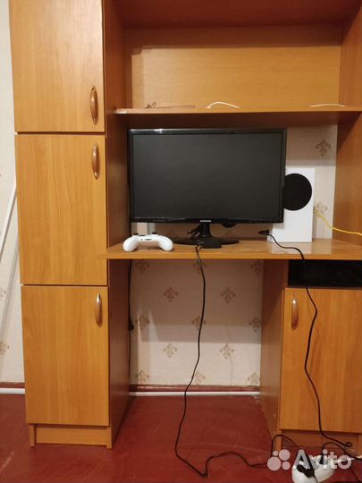 Письменный стол