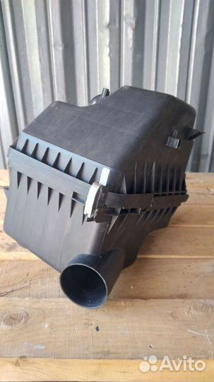 Корпус воздушного фильтра Toyota RAV-4