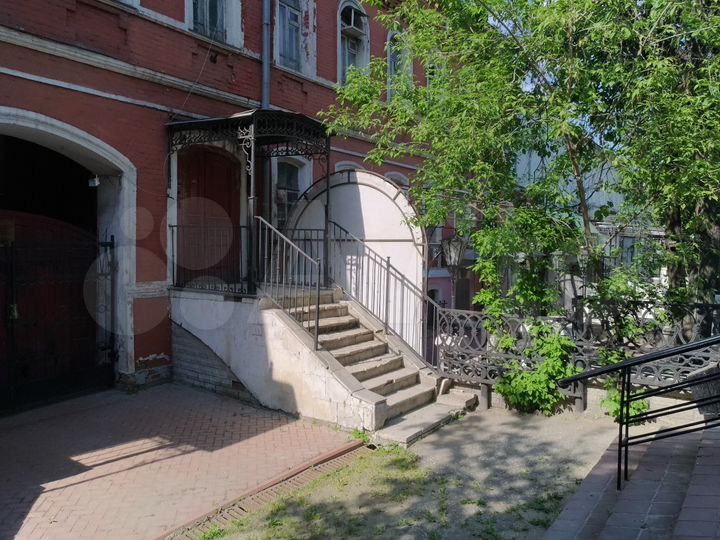 Центр, 60 м², первый этаж