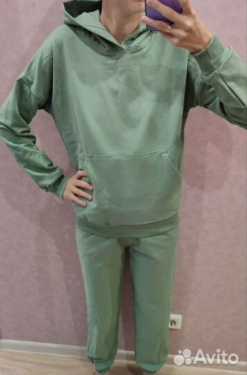 Спортивный костюм женский новый 42 размер