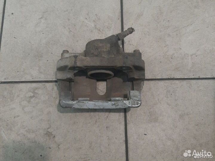 Тормозной суппорт передний правый Vortex Estina