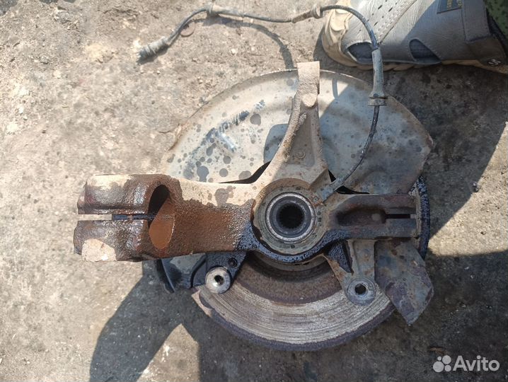 Правый поворотный кулак Renault Megane 2