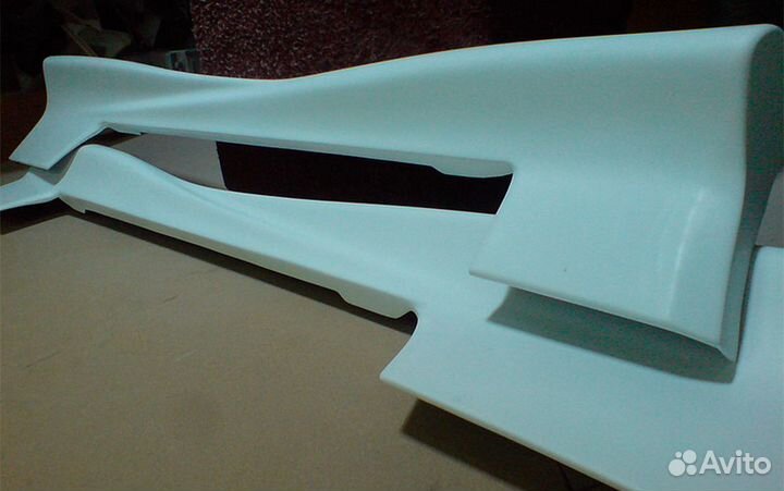 Накладки на пороги D.Speed на Nissan Skyline R32