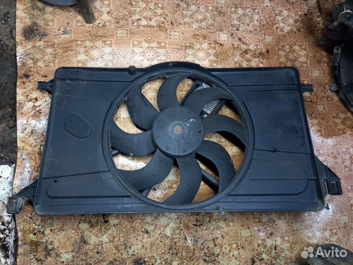 Вентилятор радиатора Ford Focus 2 1.4-1.6