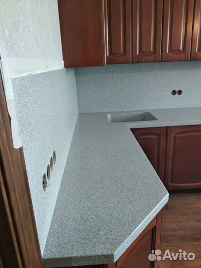 Столешницы из акрилового камня и мойки для кухни и