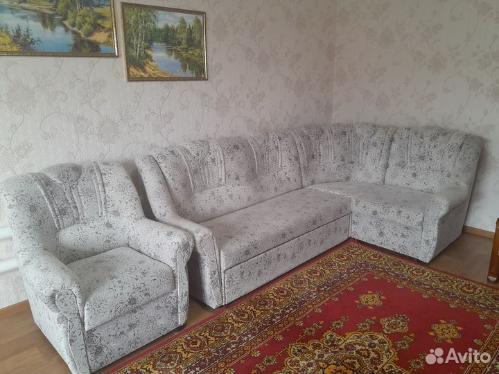 Мягкая мебель (диван и кресла бу)