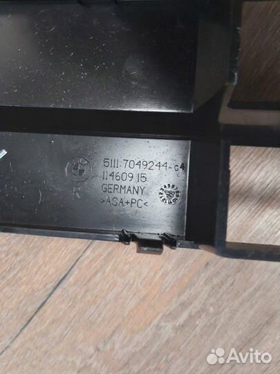 Решетка в бампер правая Bmw X3 2.0D E83 N47 2009