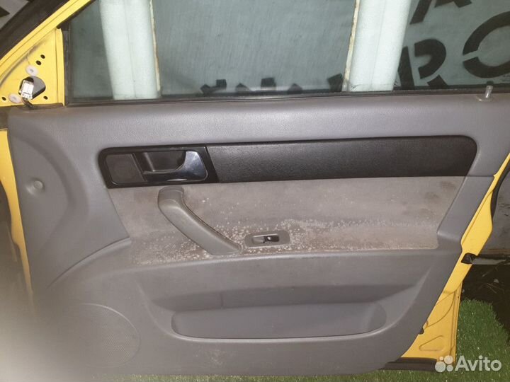 Обшивка двери передней правой Daewoo Gentra II