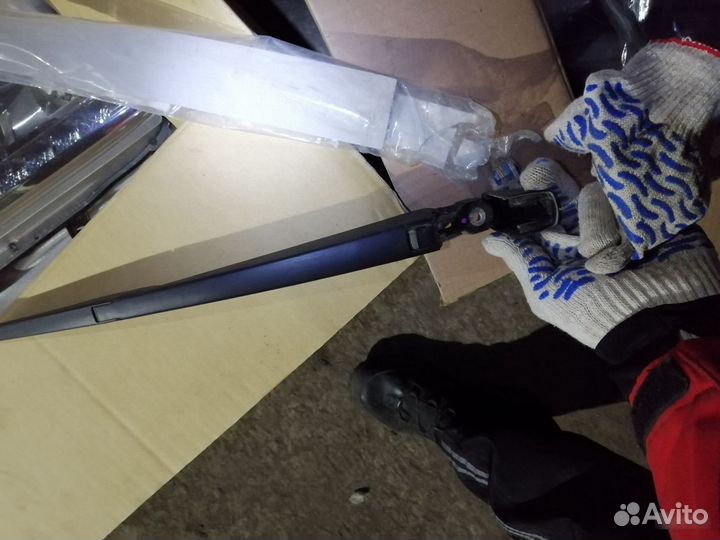 Поводок стеклоочистителя Lexus LX 450d Cruiser 200