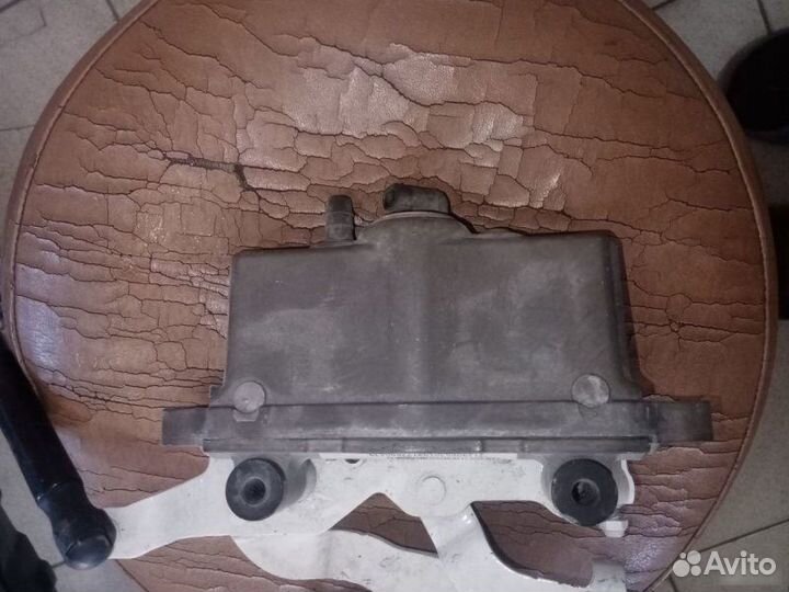 Пиропатрон капота правый Mercedes-Benz E-Class