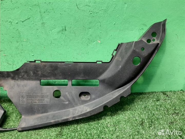 Накладка замка капота Toyota Verso R2 2009