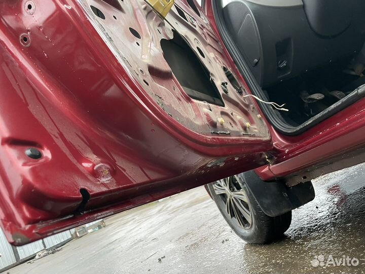 Дверь Renault Sandero 1 передняя левая