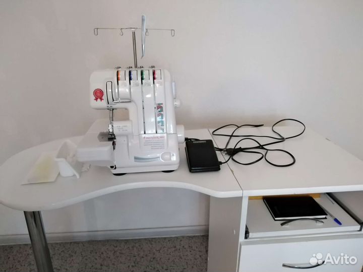 Швейная машинка. Оверлок