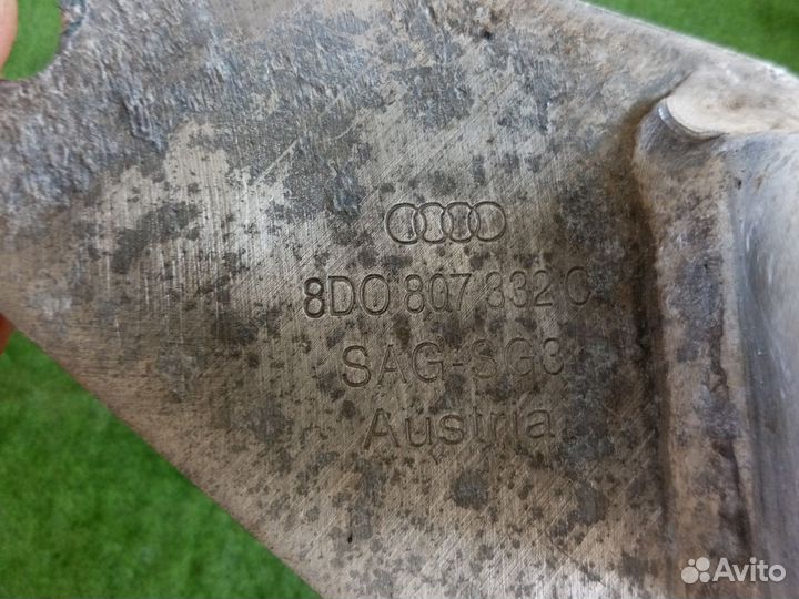 Кронштейн заднего бампера Audi A4 B5