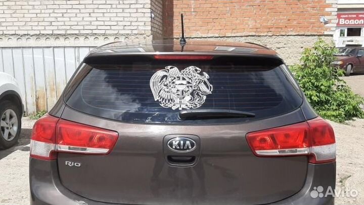 Наклейка на капот