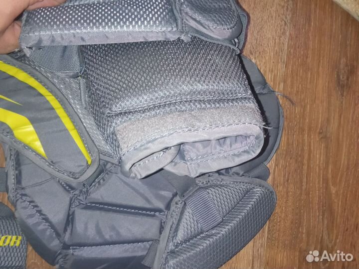 Нагрудник хоккейный вратарский jr