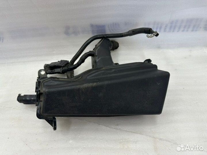 Корпус блока предохранителей левый Toyota Camry