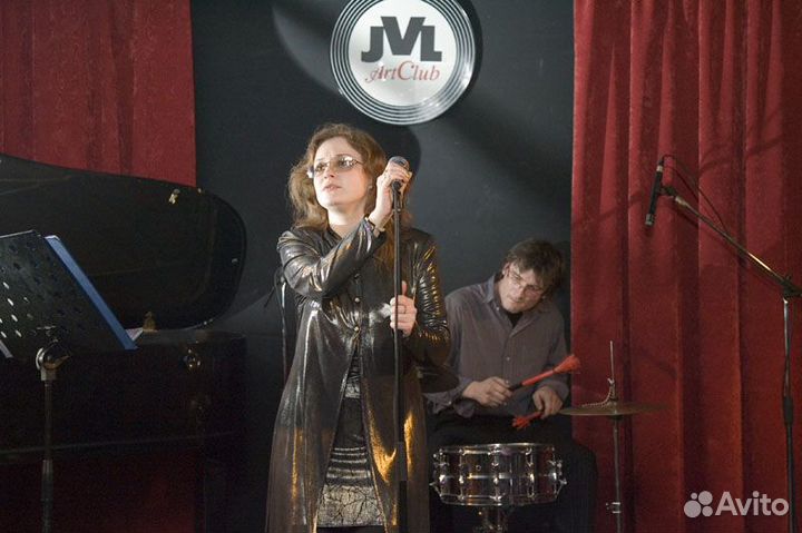 Организатор мероприятий, Певица