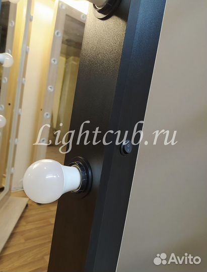 Напольное зеркало