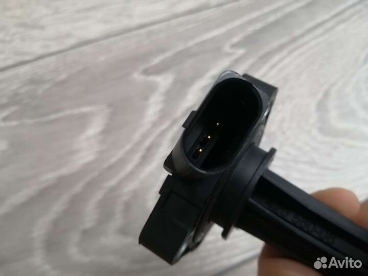 Датчик уровня масла 03C907660M Audi, Vw, Skoda