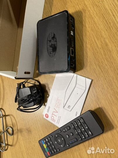 Продам тв приставку iptv set top box