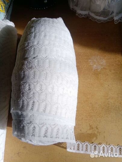 Продам кружево шириной в 2 см и 25 см
