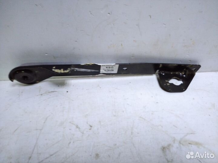 Петля капота левая Chrysler Voyager 2000 - 2008