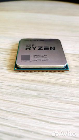 Процессор AMD Ryzen 3 3200G OEM