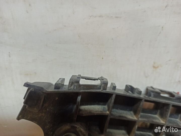 Кронштейн переднего бампера RH Toyota LC Prado 150