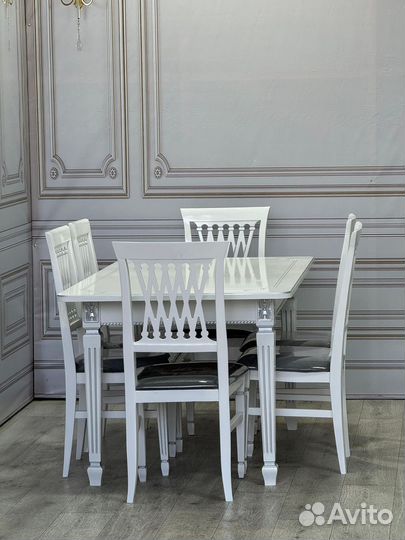 Столы и стулья