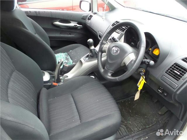 Разбор на запчасти Toyota Auris E15