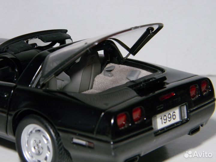 1/24 Danbury Mint 1996 Chevrolet Corvette Coupe LE