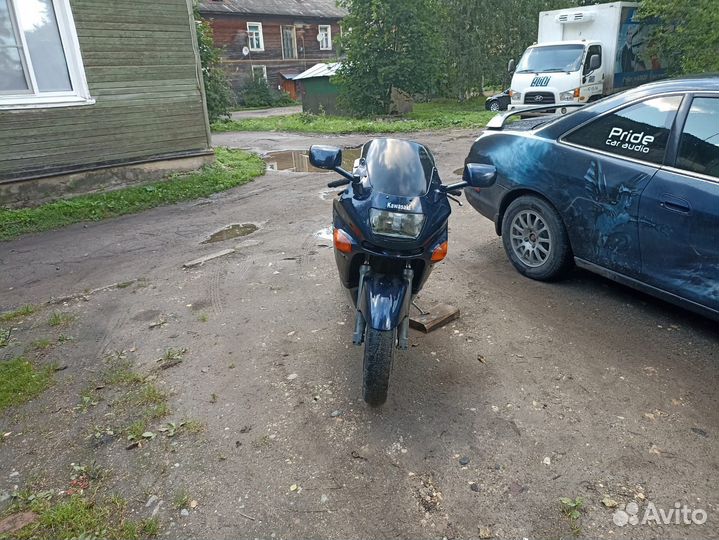 Мотоцикл Kawasaki ZZR 400-2