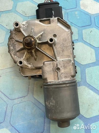 Моторчик стеклоочистителя передний 7L0955119M