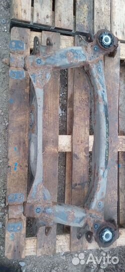 Подрамник задний Toyota Cresta