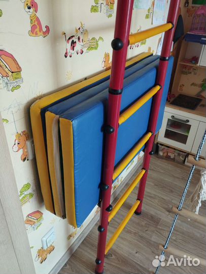 Шведская стенка с турником и матом