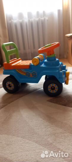 Детская машинка каталка с ручкой