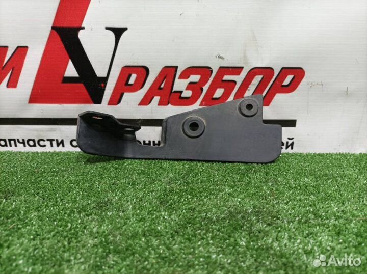 Брызговики задние левые Toyota Harrier GSU35W