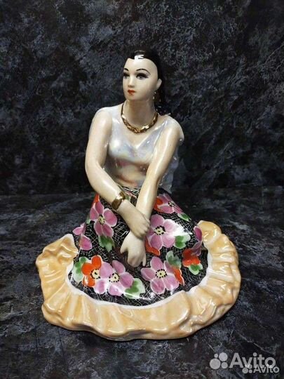 Фарфоровые и другие статуэтки