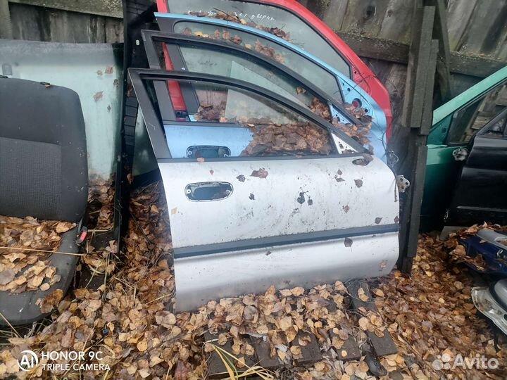 Дверь передняя правая mitsubishi carisma
