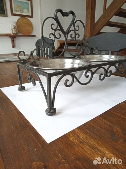 Подставка для кормления мелких собак или кошки