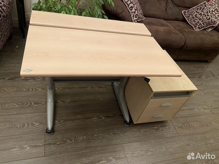 Стол для школьника растущий с тумбочкой