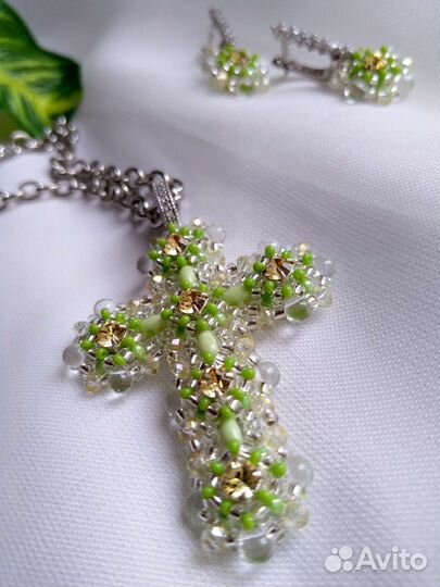 Крест и серьги