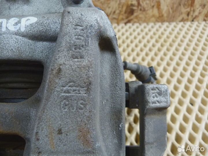 Суппорт передний левый VW Tiguan 2007-2011 (5N0615123 5N0615125)