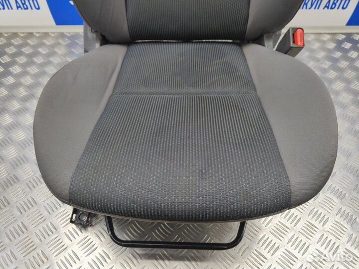 Сиденье переднее правое Mazda Mazda 3 BK 1.6 Z6