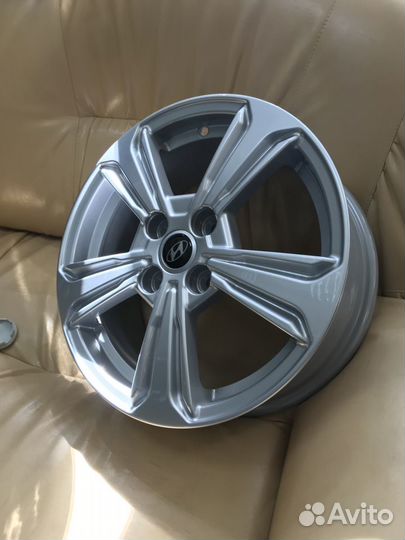 Диск 15 4*100 Et: 48 Dia: 54,1 кик KC 777 сильвер