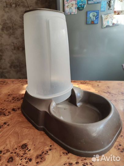 Поилка (кормилка) для кошек, для собак